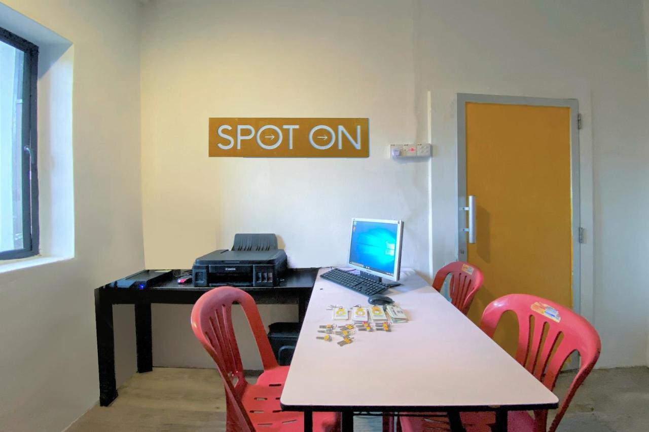 Spot On 90123 Rainbow Guest House George Town Esterno foto