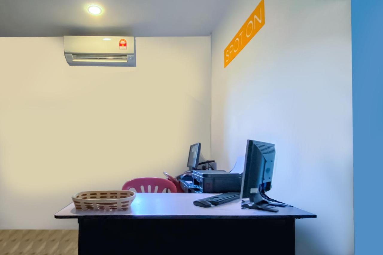 Spot On 90123 Rainbow Guest House George Town Esterno foto